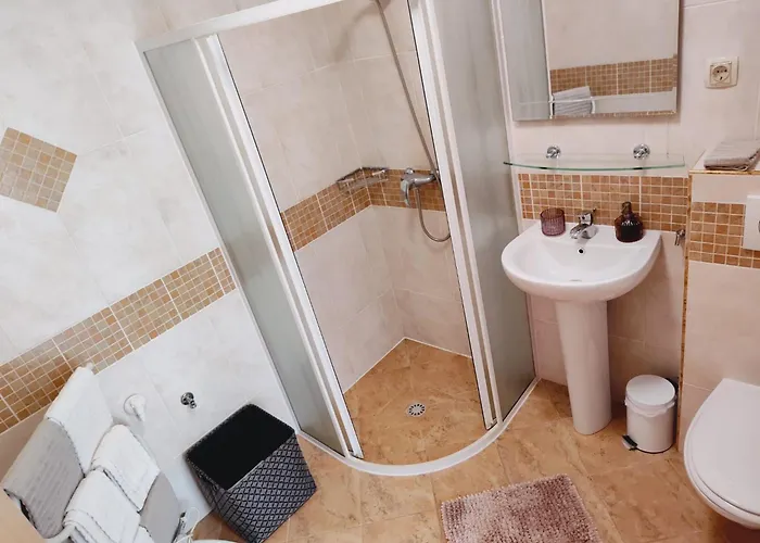 Hilltop Apartament *