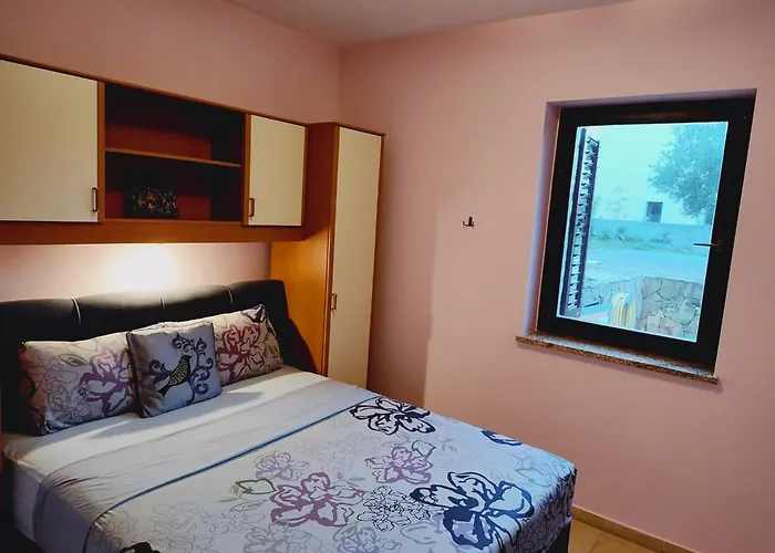 Hilltop Apartament *