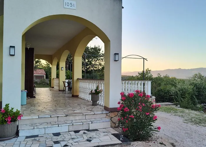 Hilltop Apartament *