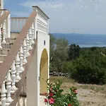Hilltop Apartament *