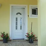 Hilltop Apartament Risika