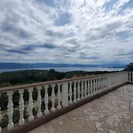 Hilltop Apartment Risika