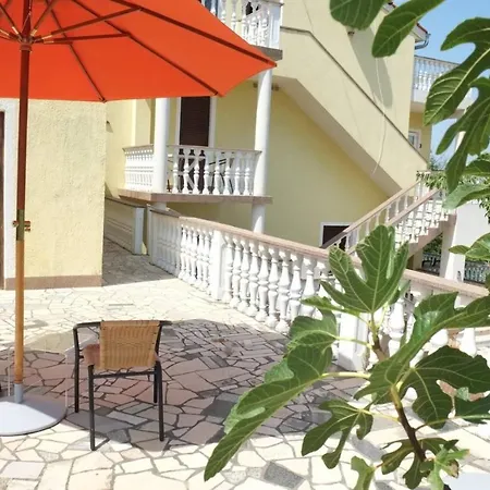 Apartament Hilltop Risika