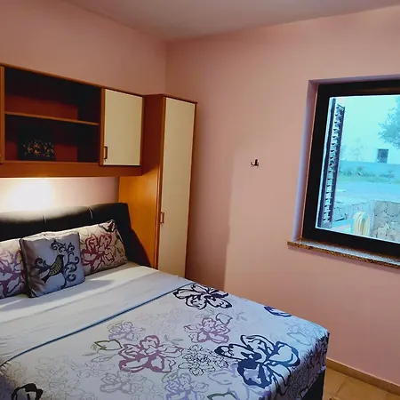 Hilltop Apartament *