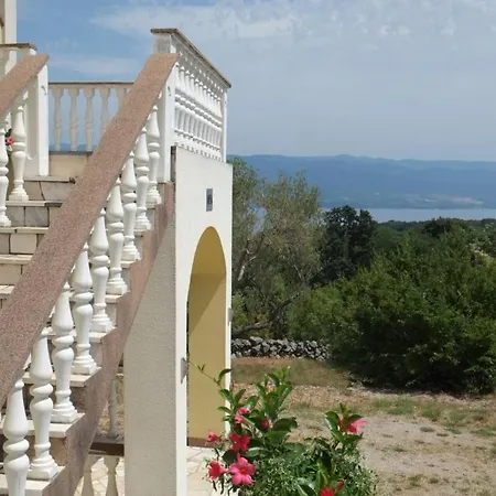 Hilltop Apartment *